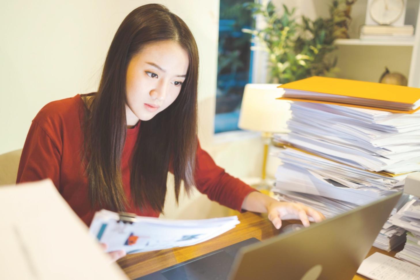 Análisis financiero en práctica con documentos y gráficos