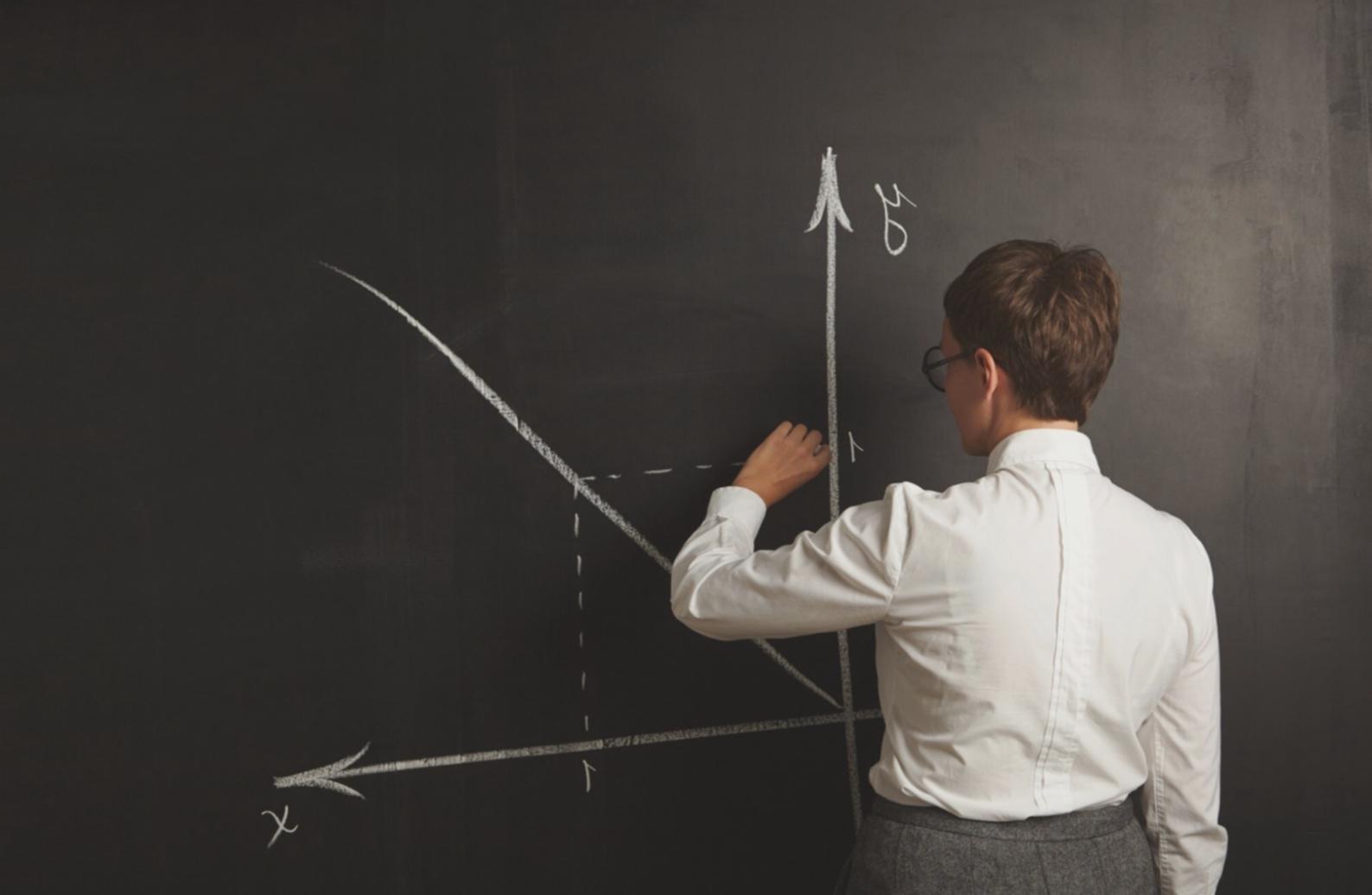 Equipo trabajando en consultoría financiera